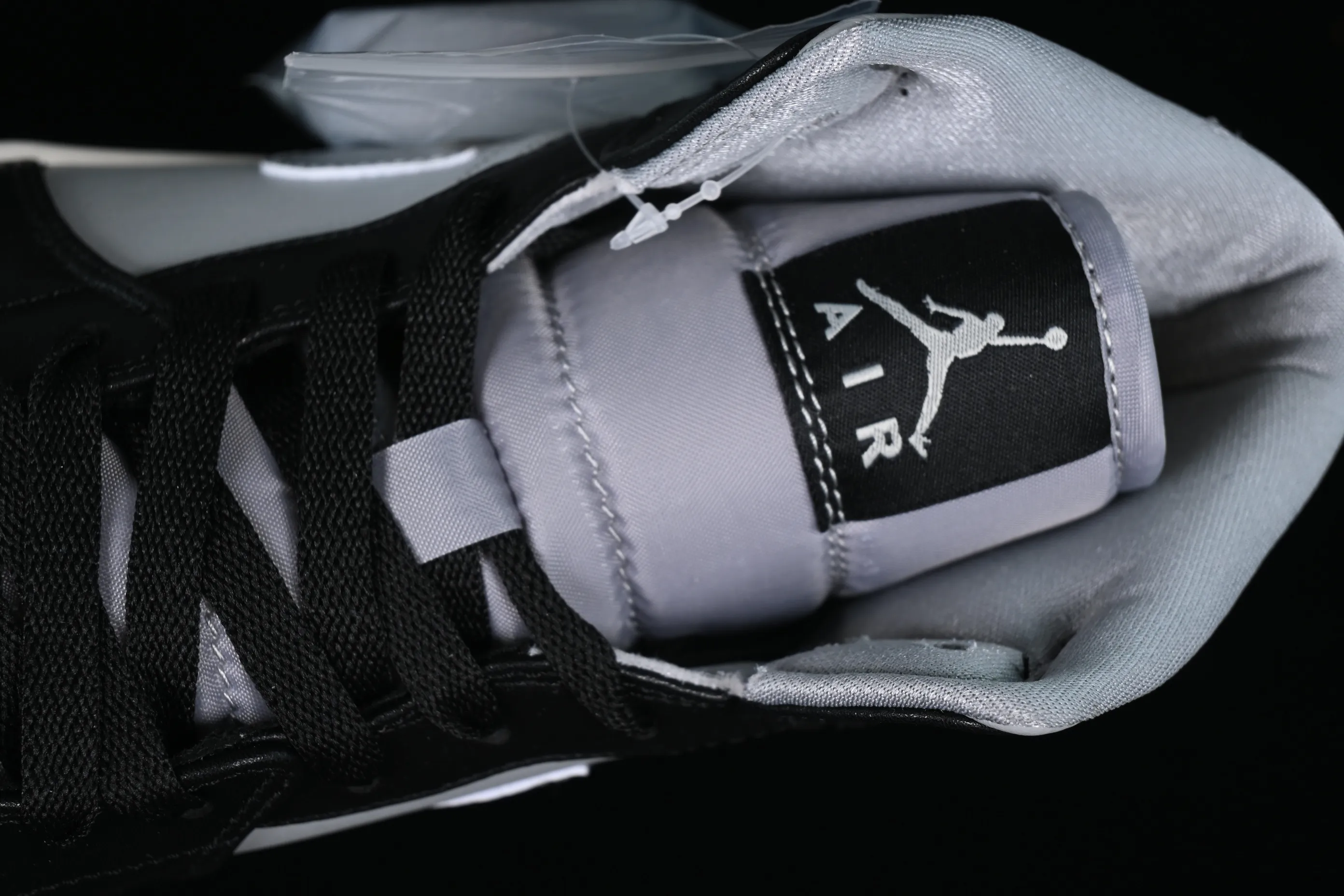 All categories Air Jordan Jordan series basketball shoes Air Jordan 1 Mid Air Jordan 1 Mid SE "Black Chrome" AJ1 Joe 1 Smoked Panda mid-top basketball shoes FB9892-002